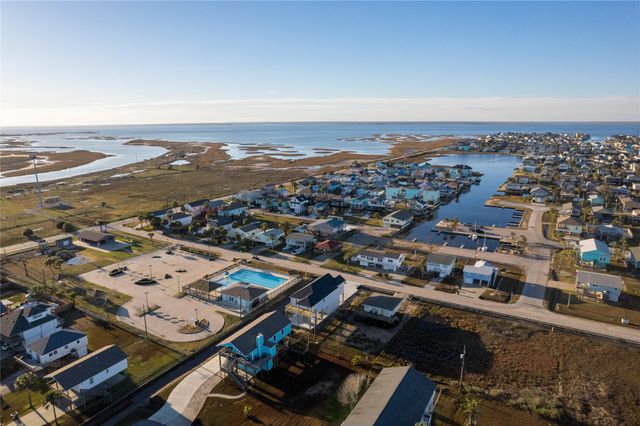 16535 Jamaica Inn Road, Jamaica Beach, TX 77554