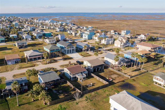 16535 Jamaica Inn Road, Jamaica Beach, TX 77554