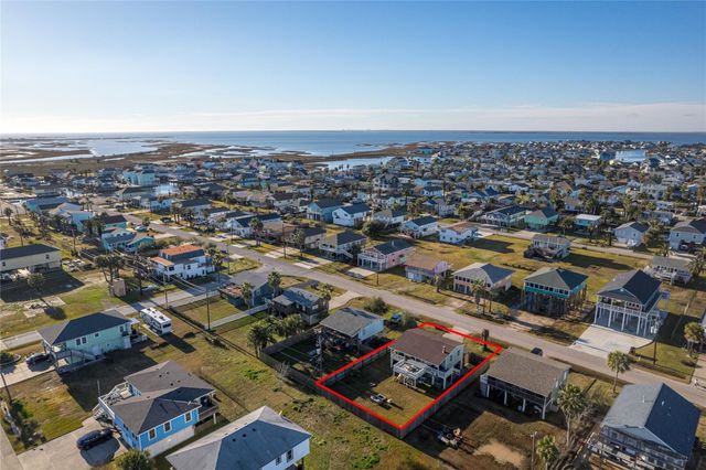 16535 Jamaica Inn Road, Jamaica Beach, TX 77554