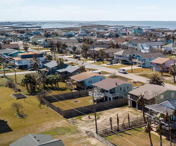 16535 Jamaica Inn Road, Jamaica Beach, TX 77554