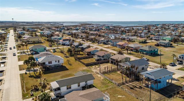 16535 Jamaica Inn Road, Jamaica Beach, TX 77554