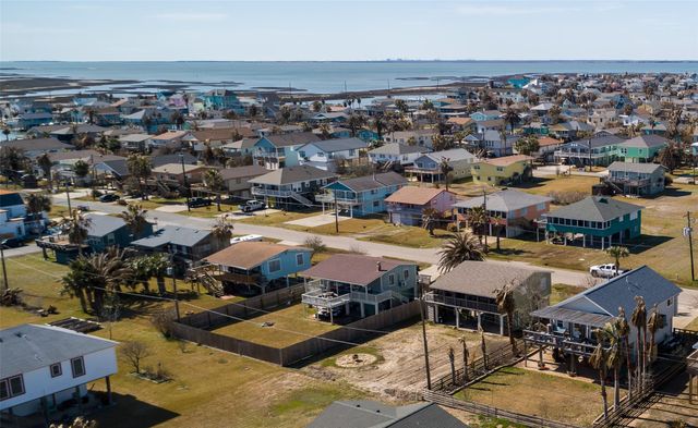 16535 Jamaica Inn Road, Jamaica Beach, TX 77554