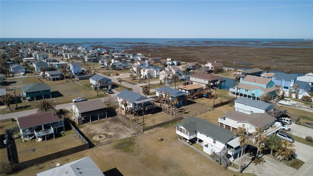 16535 Jamaica Inn Road, Jamaica Beach, TX 77554