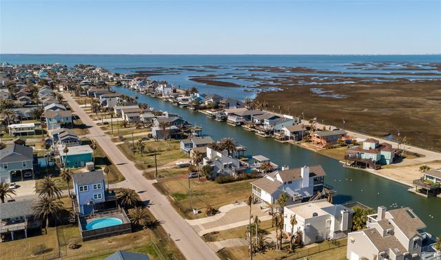 16535 Jamaica Inn Road, Jamaica Beach, TX 77554