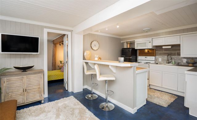 16535 Jamaica Inn Road, Jamaica Beach, TX 77554