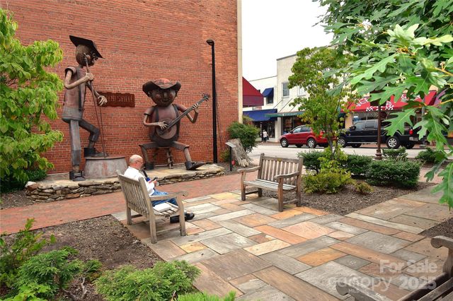 93 N Main Street, Waynesville, NC 28786