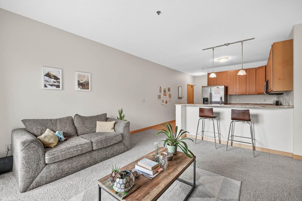 2900 University Avenue SE 302, Minneapolis, MN 55414