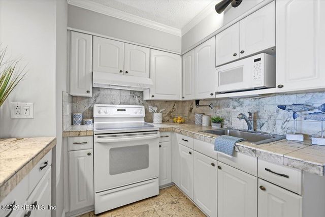 811 1ST Street S 9, Jacksonville Beach, FL 32250