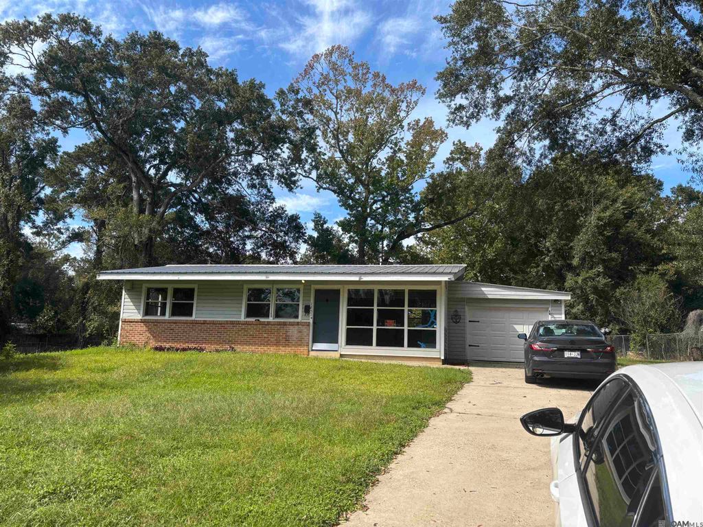 1651 Carey St, Denham Springs, LA 70726