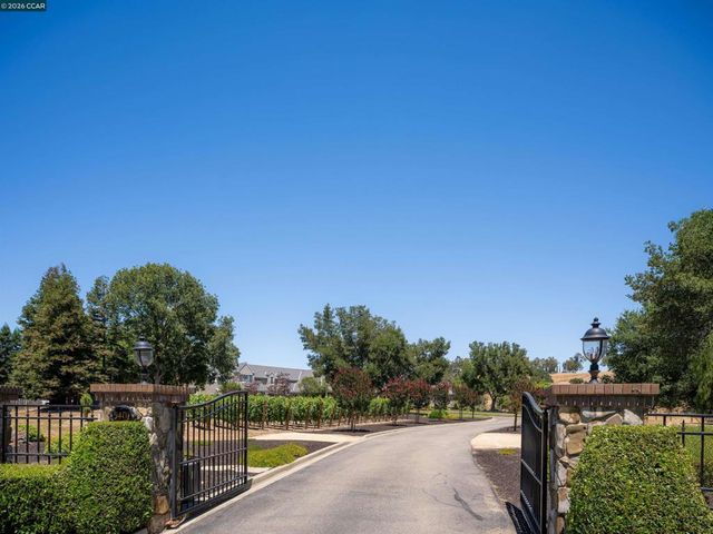 5401 Penny Ln, Danville, CA 94506