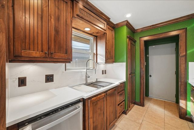 2604 S Meadow Drive, Fort Worth, TX 76133