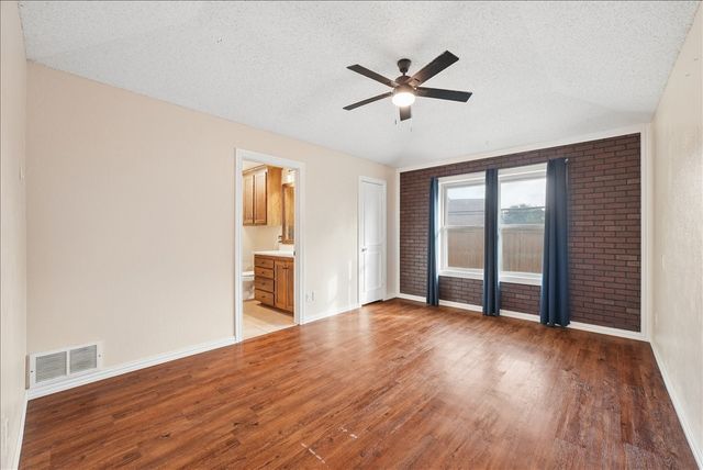 2604 S Meadow Drive, Fort Worth, TX 76133