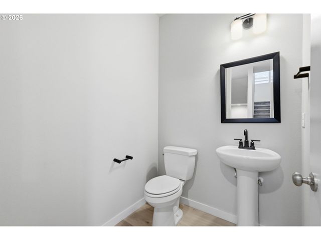 2785 PINEROCK Dr, Eugene, OR 97403