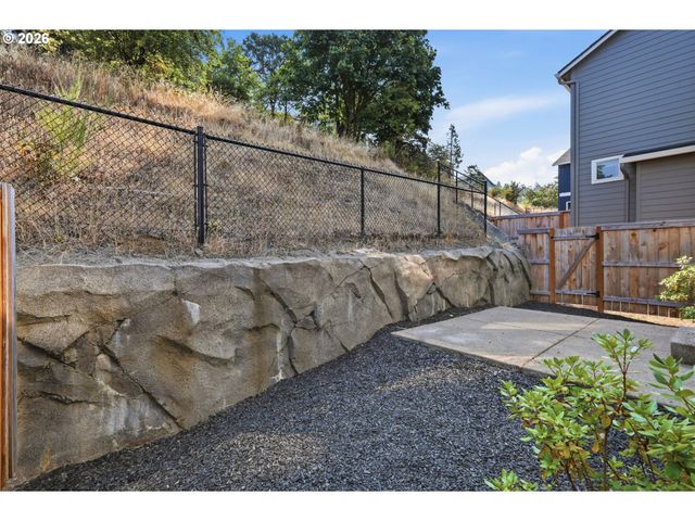 2785 PINEROCK Dr, Eugene, OR 97403
