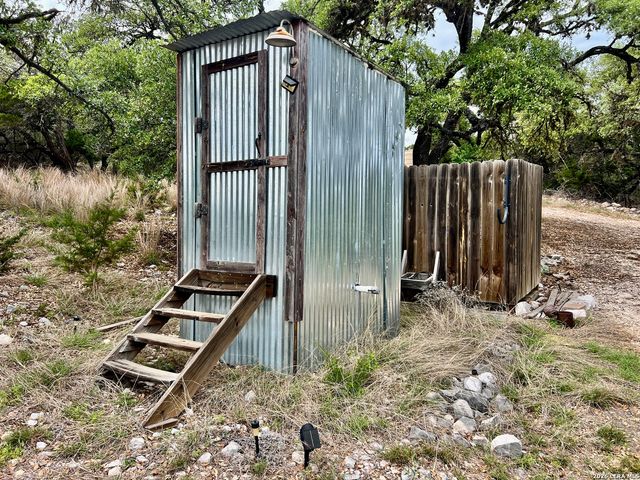 196 DINGLEY VIEW DR, Kerrville, TX 78028