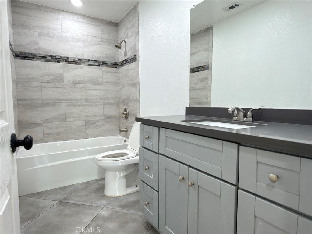 Image 14 of property listing at 43735 San Francisco Avenue, Lancaster, CA 93535