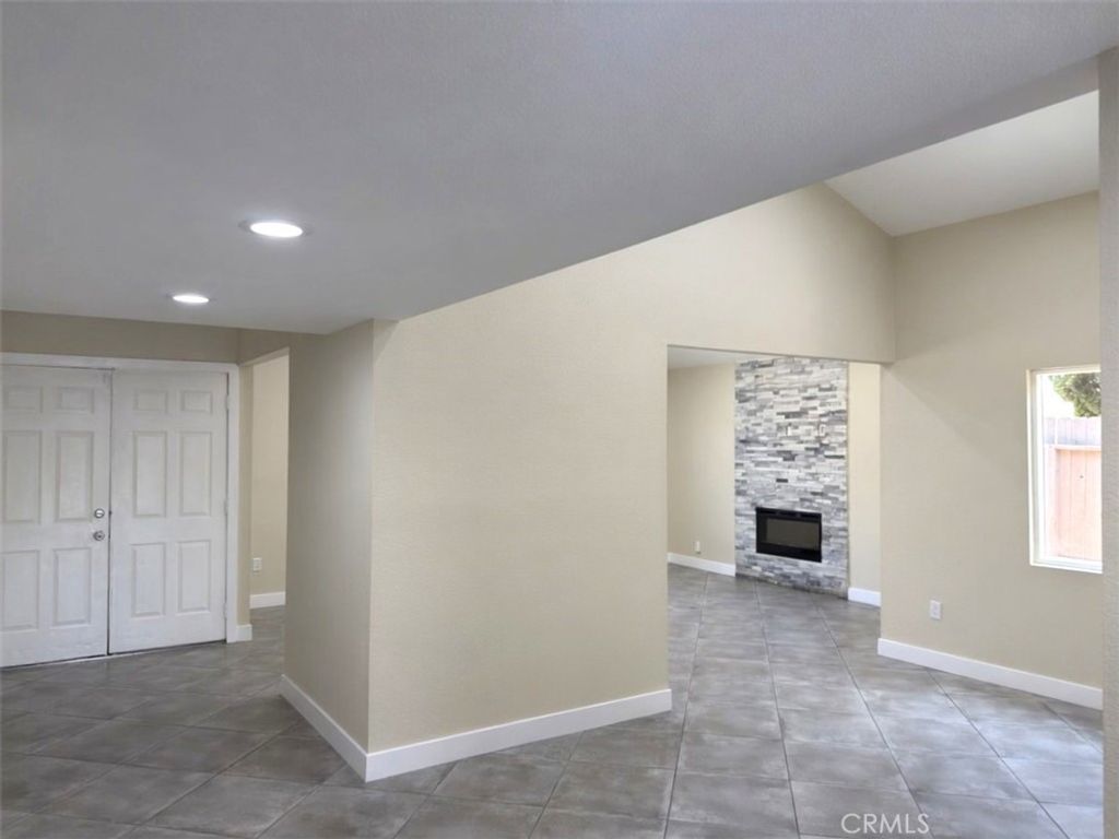 Image 5 of property listing at 43735 San Francisco Avenue, Lancaster, CA 93535