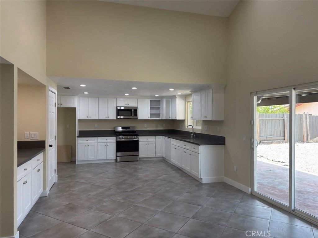Image 8 of property listing at 43735 San Francisco Avenue, Lancaster, CA 93535