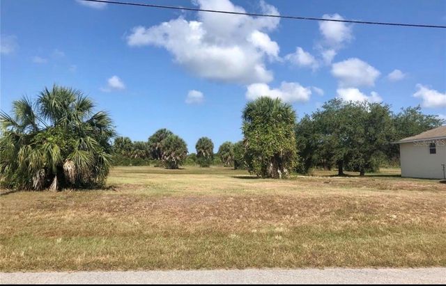 215 W PINE VALLEY LANE, Rotonda West, FL 33947