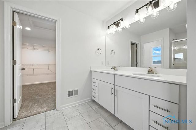 153 Bentley Drive, Perrysburg, OH 43551