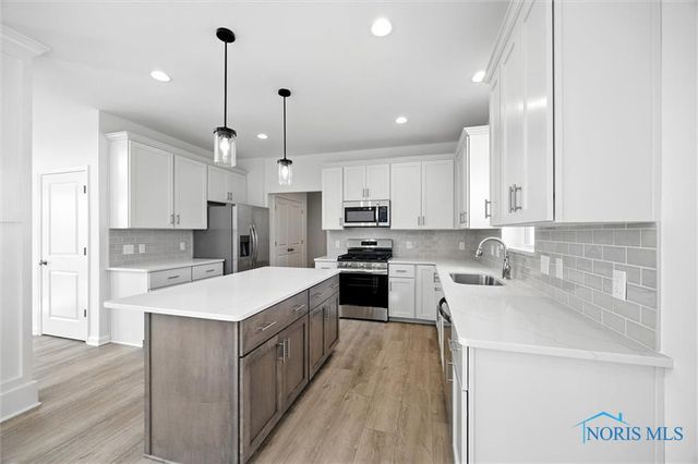 153 Bentley Drive, Perrysburg, OH 43551