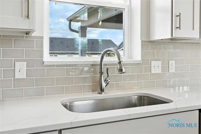 153 Bentley Drive, Perrysburg, OH 43551