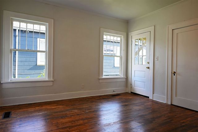 2505 Lipscomb Street, Fort Worth, TX 76110