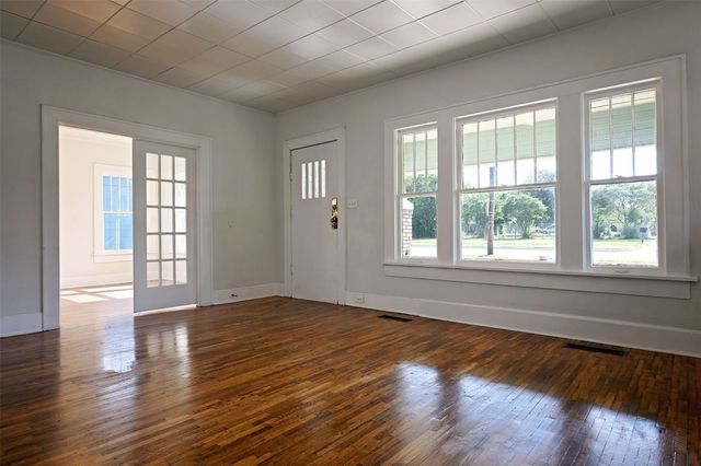 2505 Lipscomb Street, Fort Worth, TX 76110