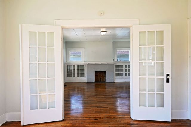 2505 Lipscomb Street, Fort Worth, TX 76110