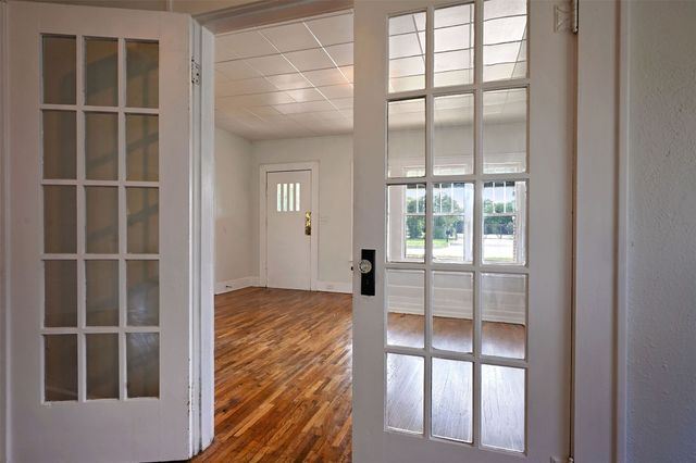 2505 Lipscomb Street, Fort Worth, TX 76110