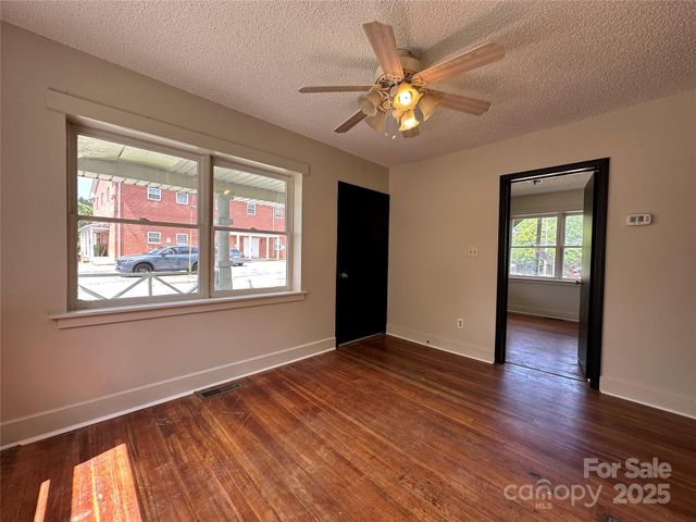 31 Hildebrand Street 1&154, Asheville, NC 28801