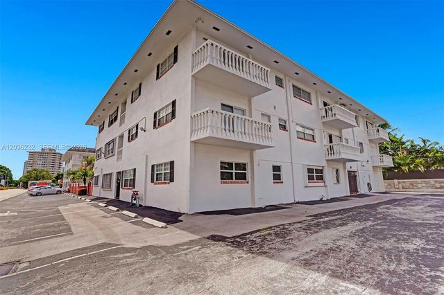 2500 NE 9th Street 111, Fort Lauderdale, FL 33304