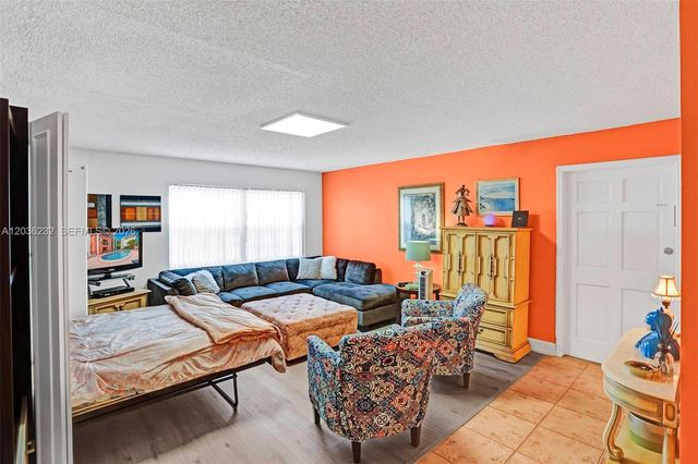 2500 NE 9th Street 111, Fort Lauderdale, FL 33304