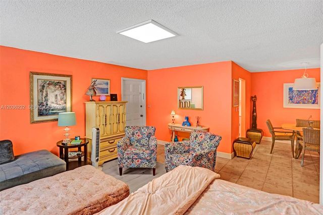 2500 NE 9th Street 111, Fort Lauderdale, FL 33304