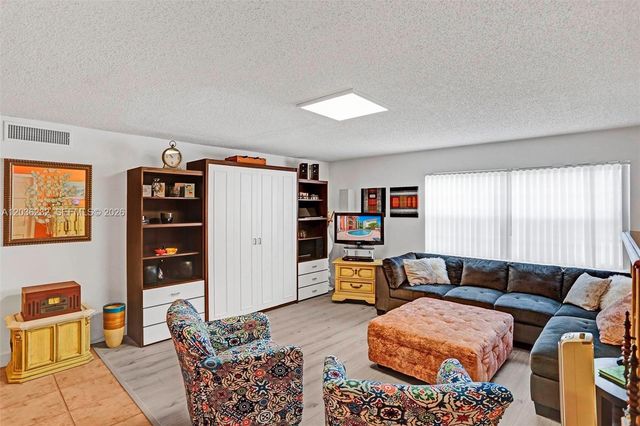 2500 NE 9th Street 111, Fort Lauderdale, FL 33304