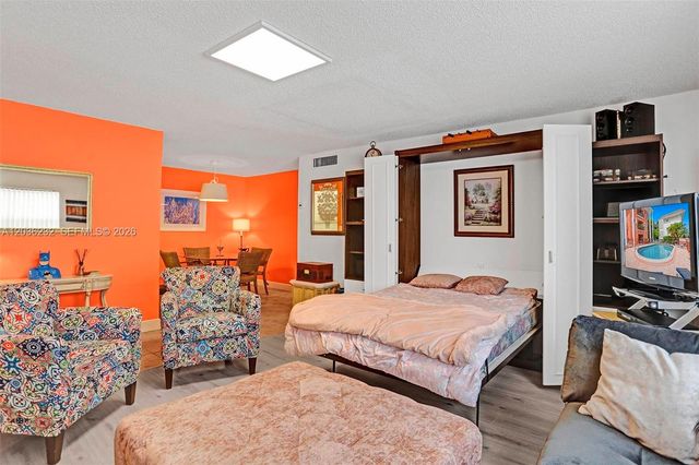 2500 NE 9th Street 111, Fort Lauderdale, FL 33304