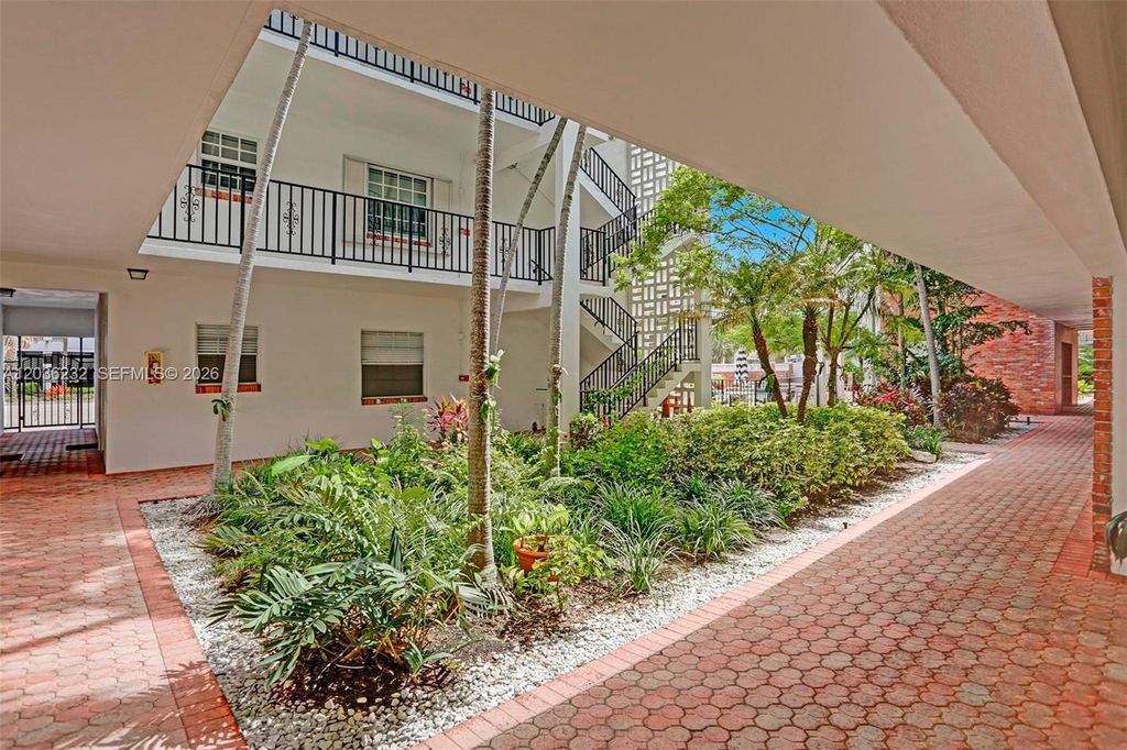 2500 NE 9th Street 111, Fort Lauderdale, FL 33304