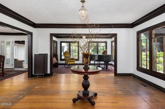 1045 New York Drive, Altadena, CA 91001