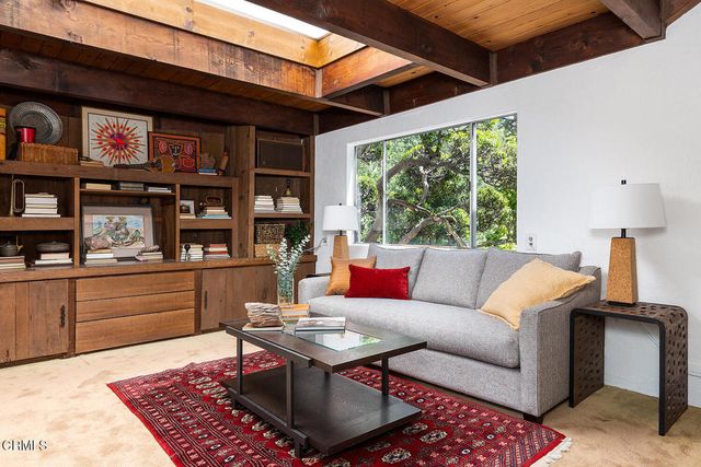 1045 New York Drive, Altadena, CA 91001