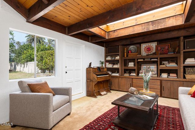 1045 New York Drive, Altadena, CA 91001