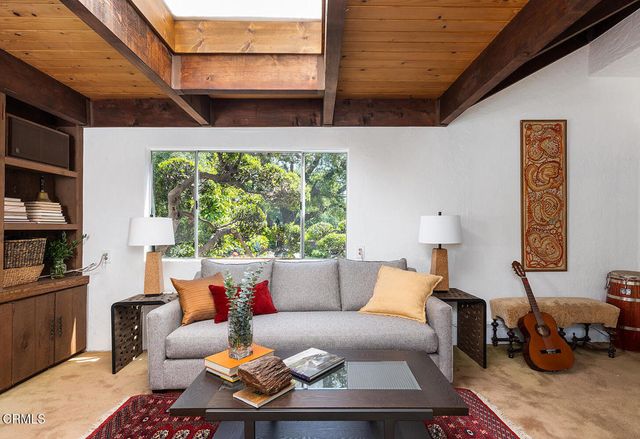 1045 New York Drive, Altadena, CA 91001