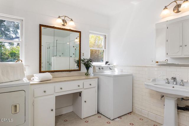 1045 New York Drive, Altadena, CA 91001