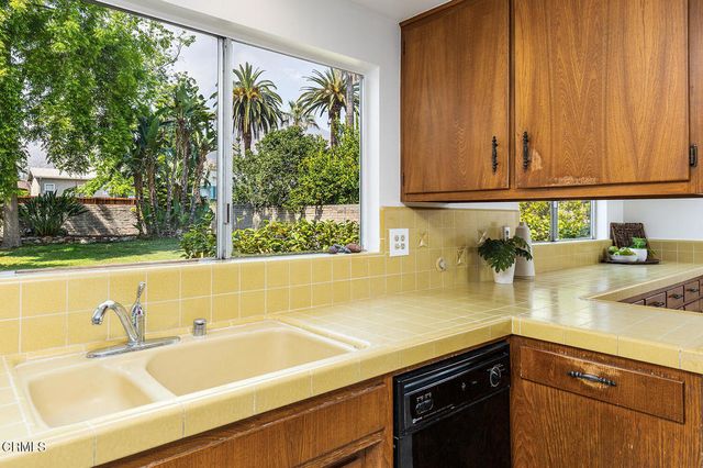 1045 New York Drive, Altadena, CA 91001