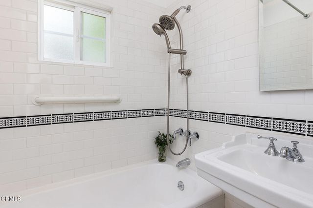 1045 New York Drive, Altadena, CA 91001