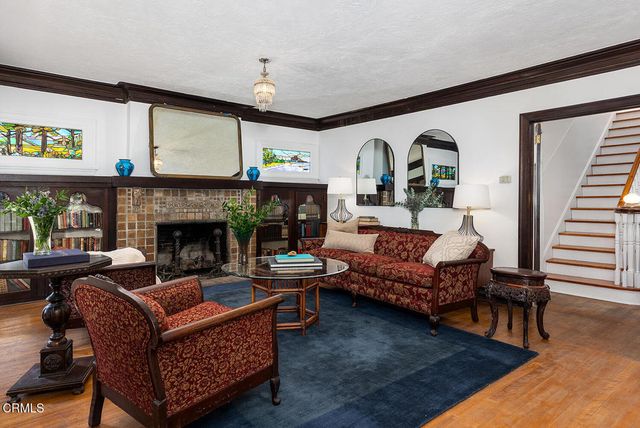1045 New York Drive, Altadena, CA 91001