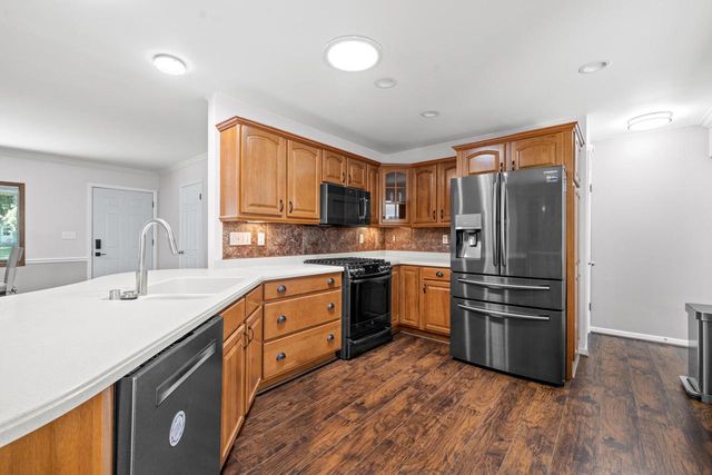 S67W13820 Hardwicke PLACE, Muskego, WI 53150
