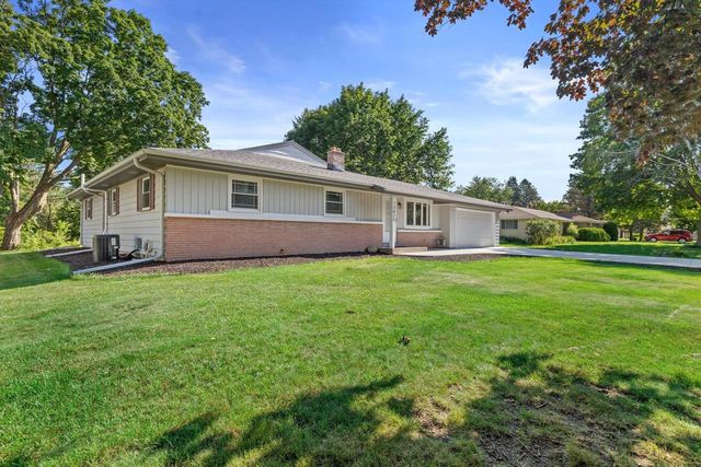 S67W13820 Hardwicke PLACE, Muskego, WI 53150