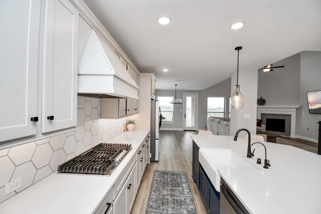 Image 10 of property listing at 2006 Ruby Creek Court, Richmond, TX 77469