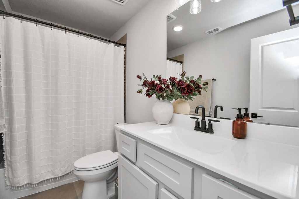 Image 37 of property listing at 2006 Ruby Creek Court, Richmond, TX 77469