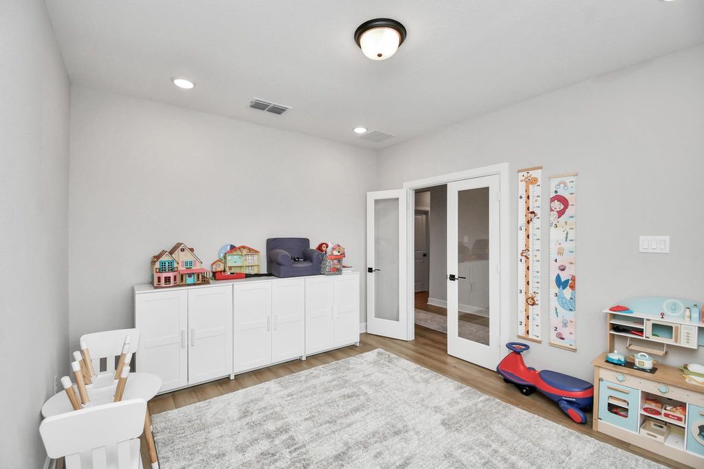 Image 8 of property listing at 2006 Ruby Creek Court, Richmond, TX 77469